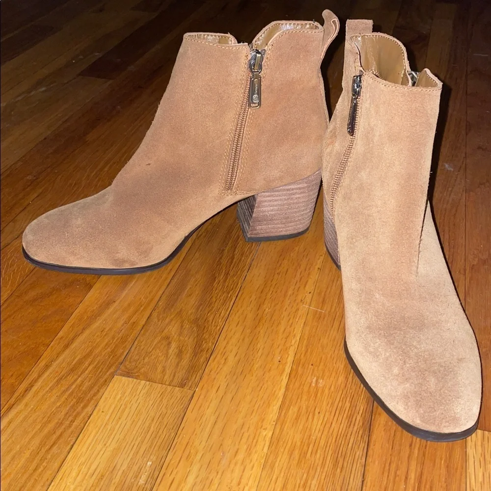 BLONDO Siena Suede Waterproof Chunky Winter Ankle Booties EUC. Size 9